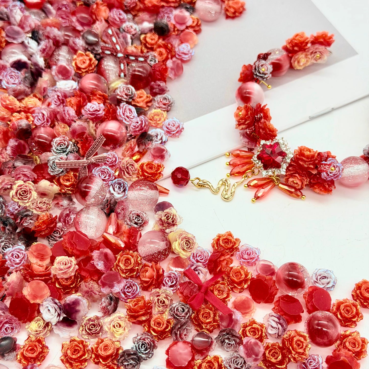 [R07]雲間の花束ストリングビーズソフトゴムフラワー（レジン / プラスチック；50ml）