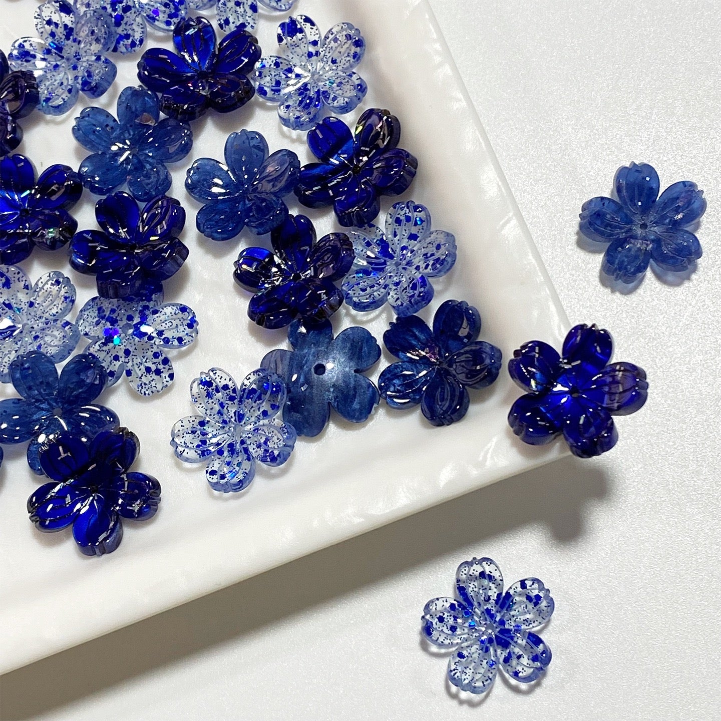 [開封] NEW.約 18mm アセテート素材 5 弁花モチーフビーズ、ブレスレット・カーチャーム・ヘアアクセ作り DIY 手芸パーツ