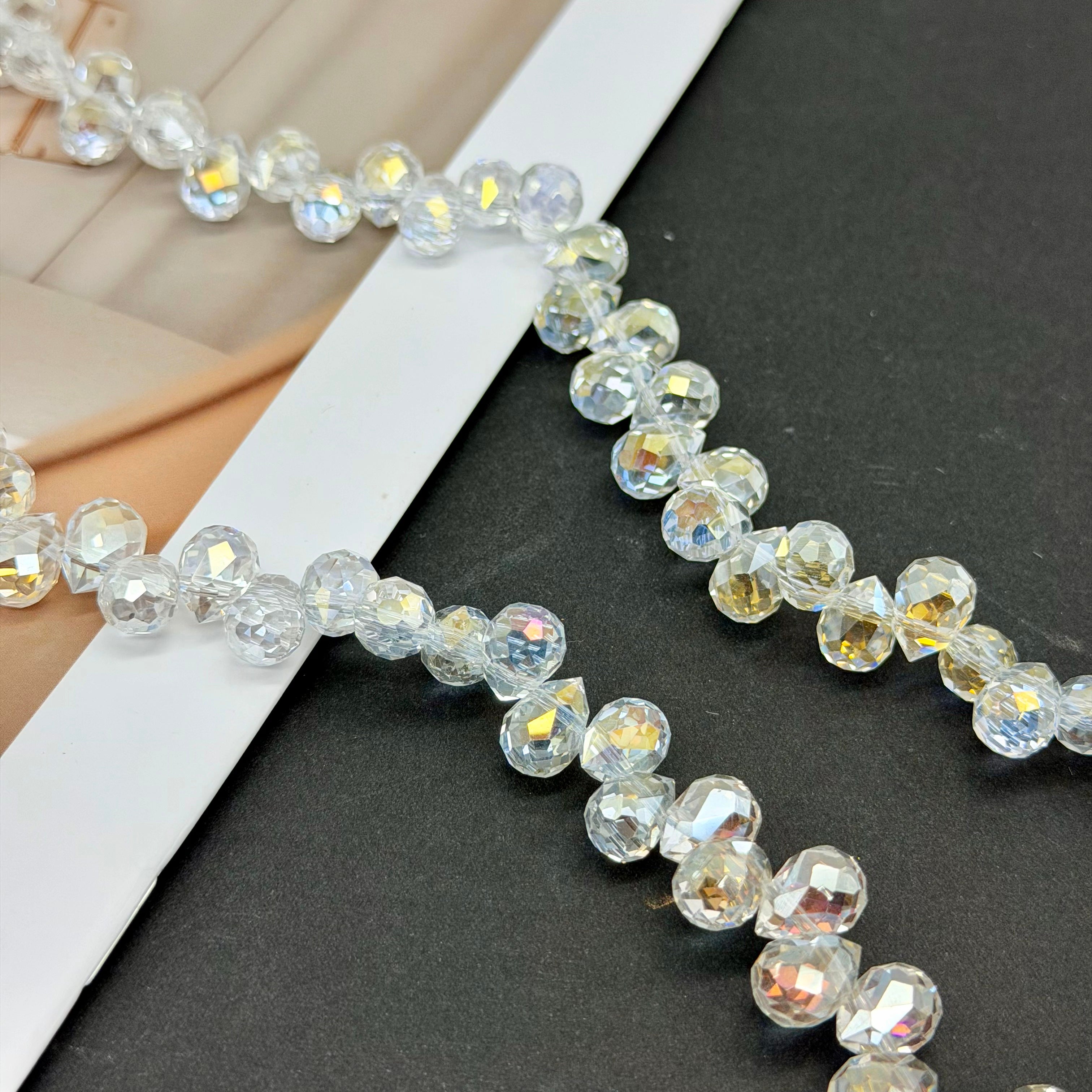 [開封] NEW.透明感がありキラキラ輝くイチゴ型ビーズ、30 種類以上のカラー展開、カーチャーム・バッグチャーム・ブレスレット自作 DIY 手芸パーツ