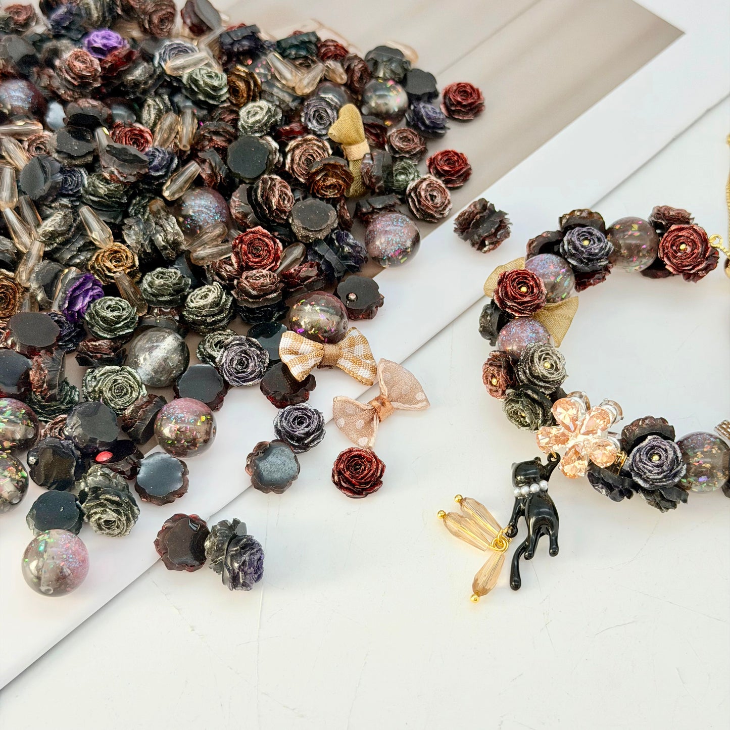 [R07]雲間の花束ストリングビーズソフトゴムフラワー（レジン / プラスチック；50ml）