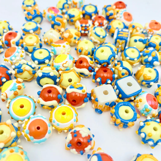 [A112]レモン黄の絵韵・黄青手描きプラスチック串珠ミックス（5 個 / 10 個 / 20 個）