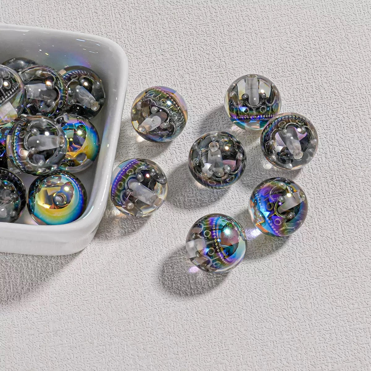 [A92]雪の結晶/クラウン-入り樹脂ビーズ(16MM)