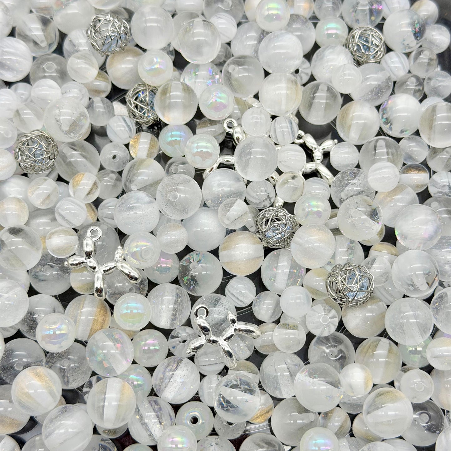 [B132]瑩白な流れる光