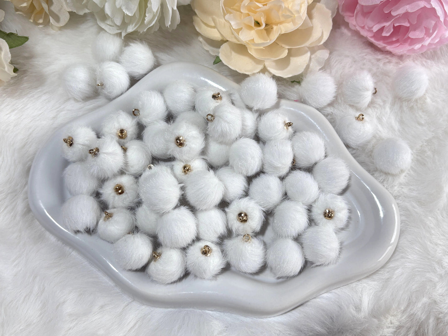 D07 フェイクミンク玉ペンダント