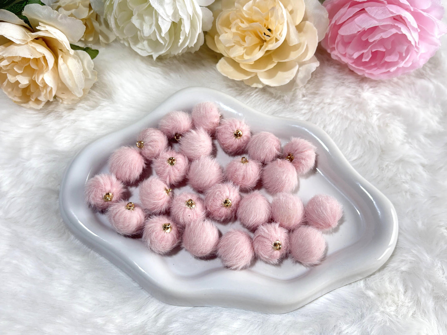 D07 フェイクミンク玉ペンダント