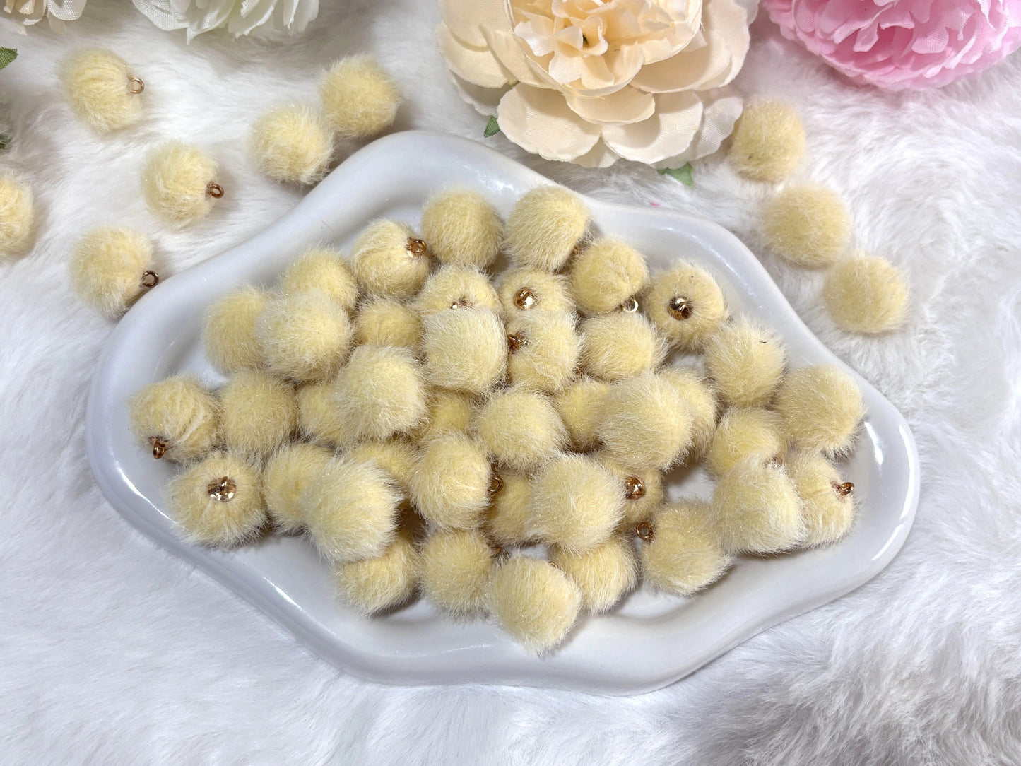 D07 フェイクミンク玉ペンダント