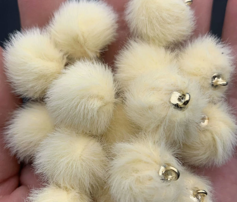 D07 フェイクミンク玉ペンダント