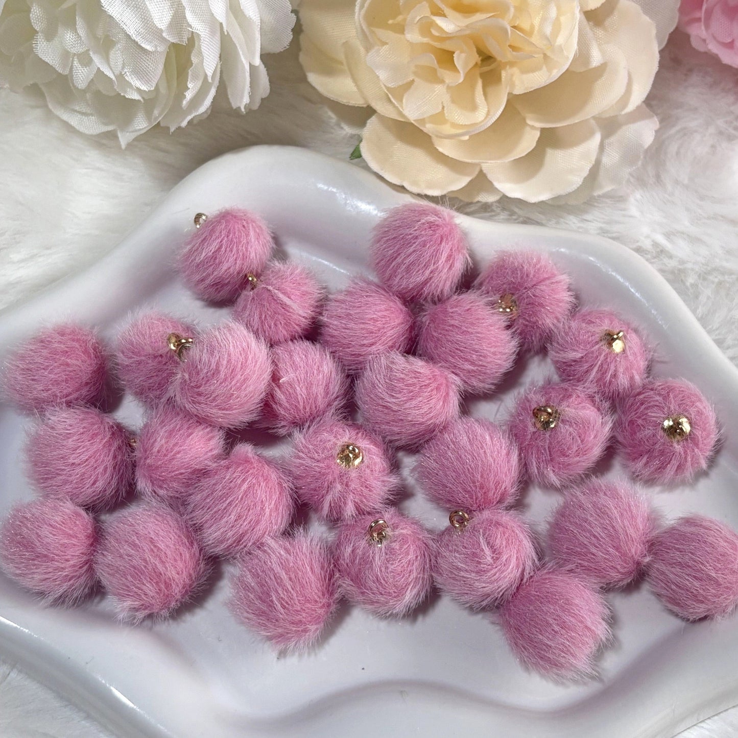 D07 フェイクミンク玉ペンダント