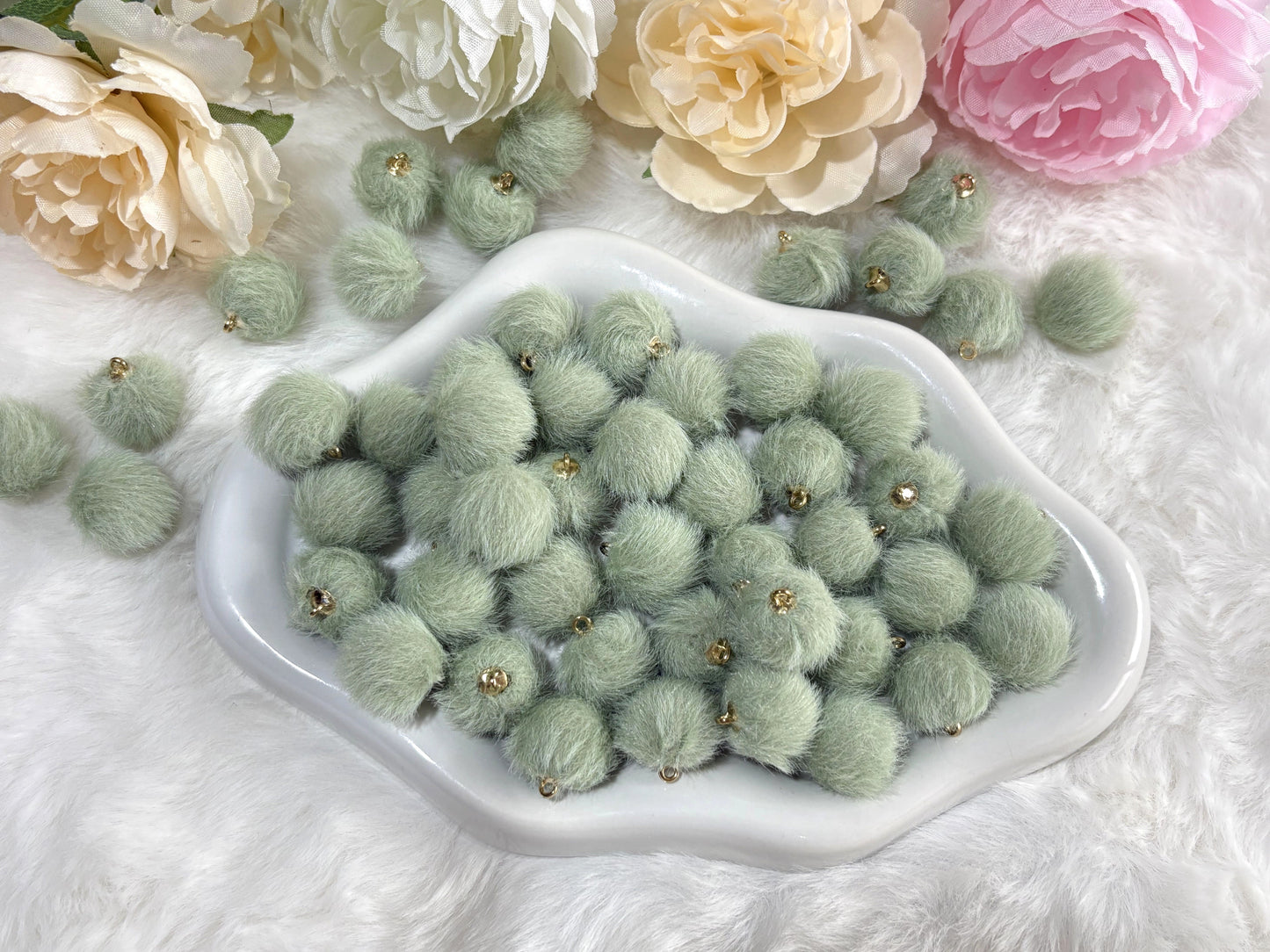 D07 フェイクミンク玉ペンダント