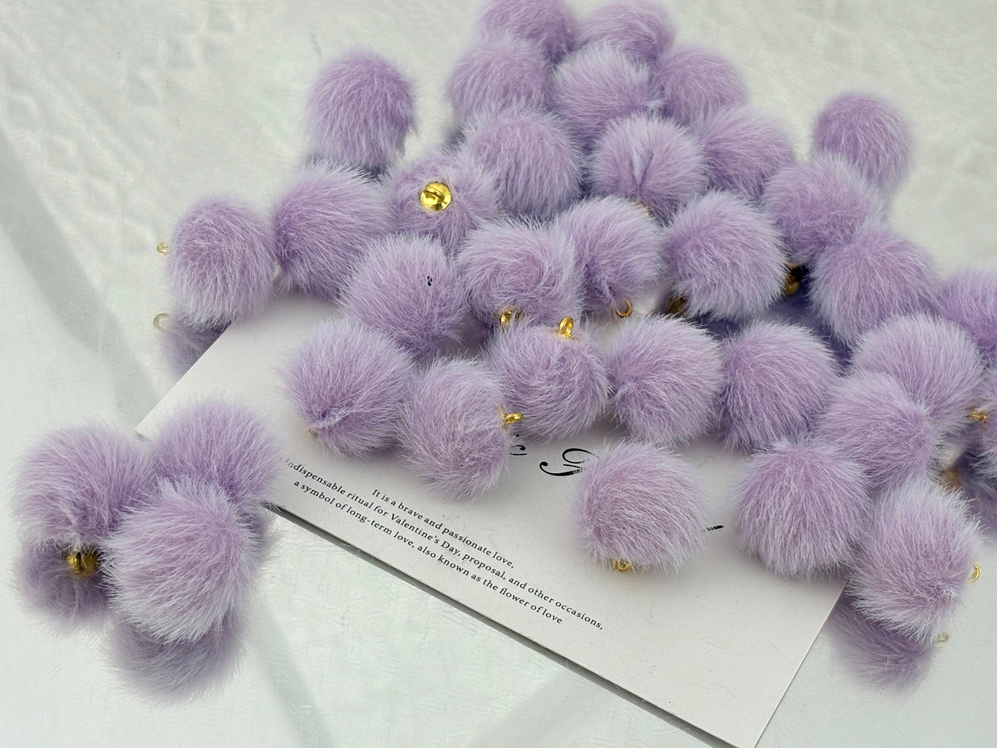 D07 フェイクミンク玉ペンダント