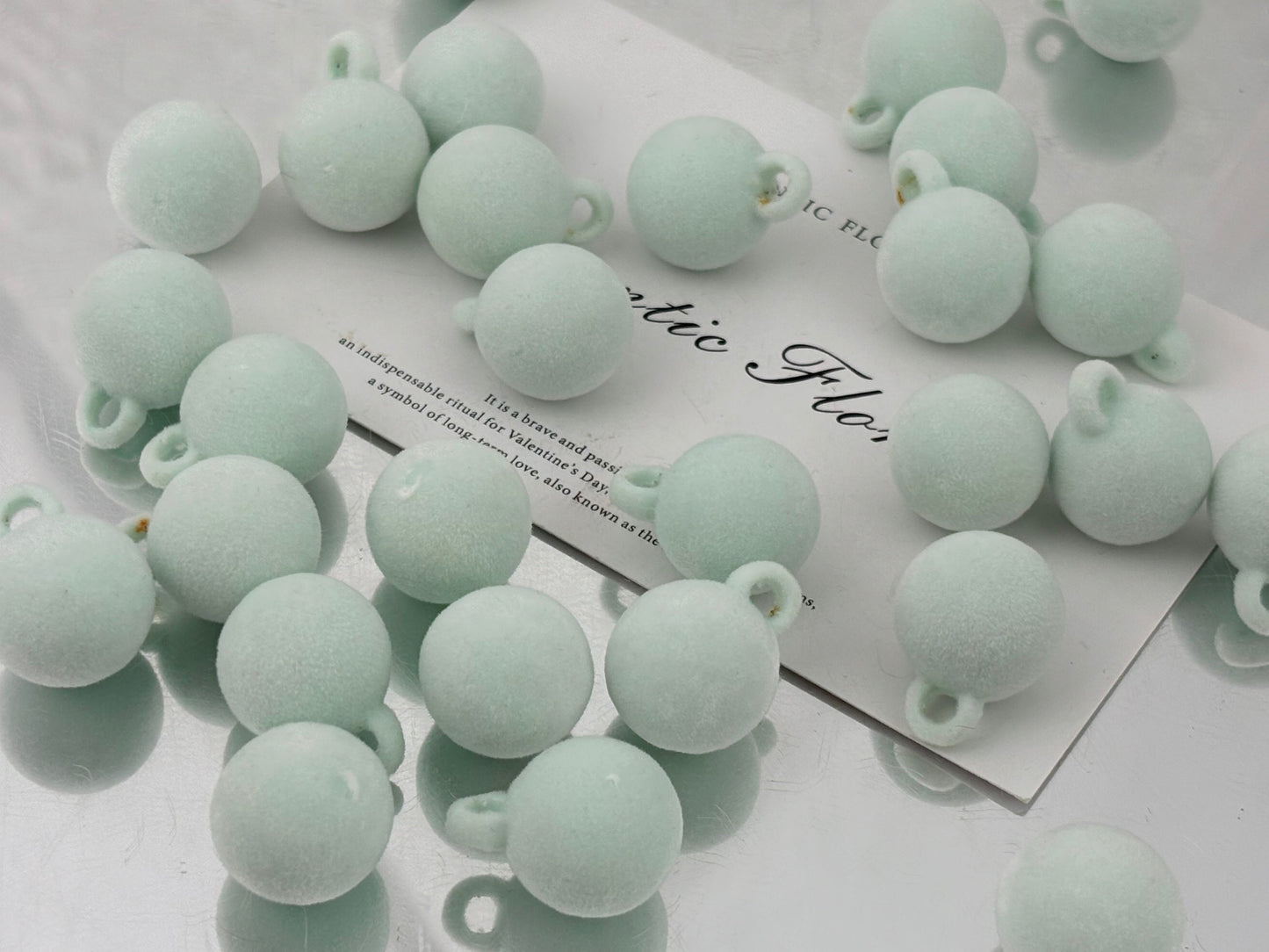 D07 フェイクミンク玉ペンダント