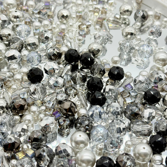 [G01]冷光の砕けた玉・ビーズミックス（ガラス）：キラキラ 50ml/100ml 透明水晶と黒の潤いビーズ