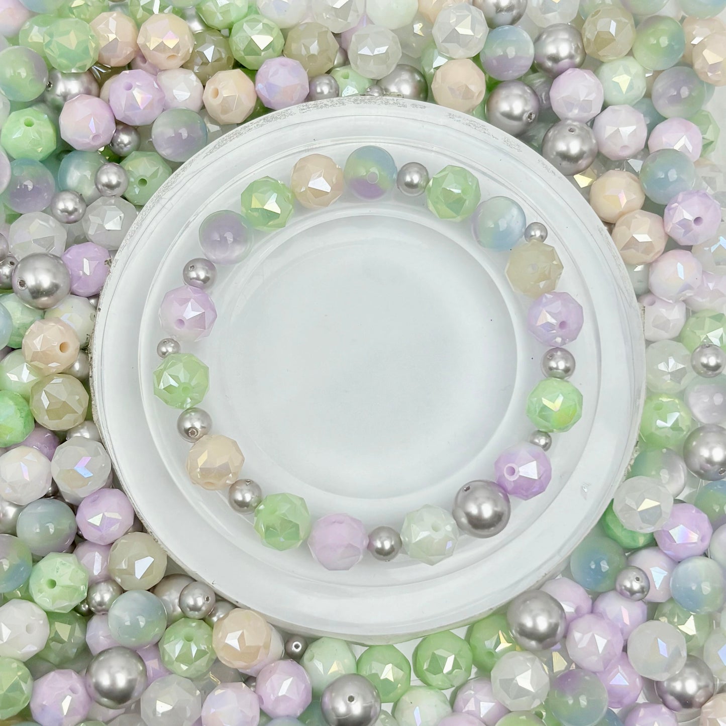 [B143]春の芽と柔らかな紫