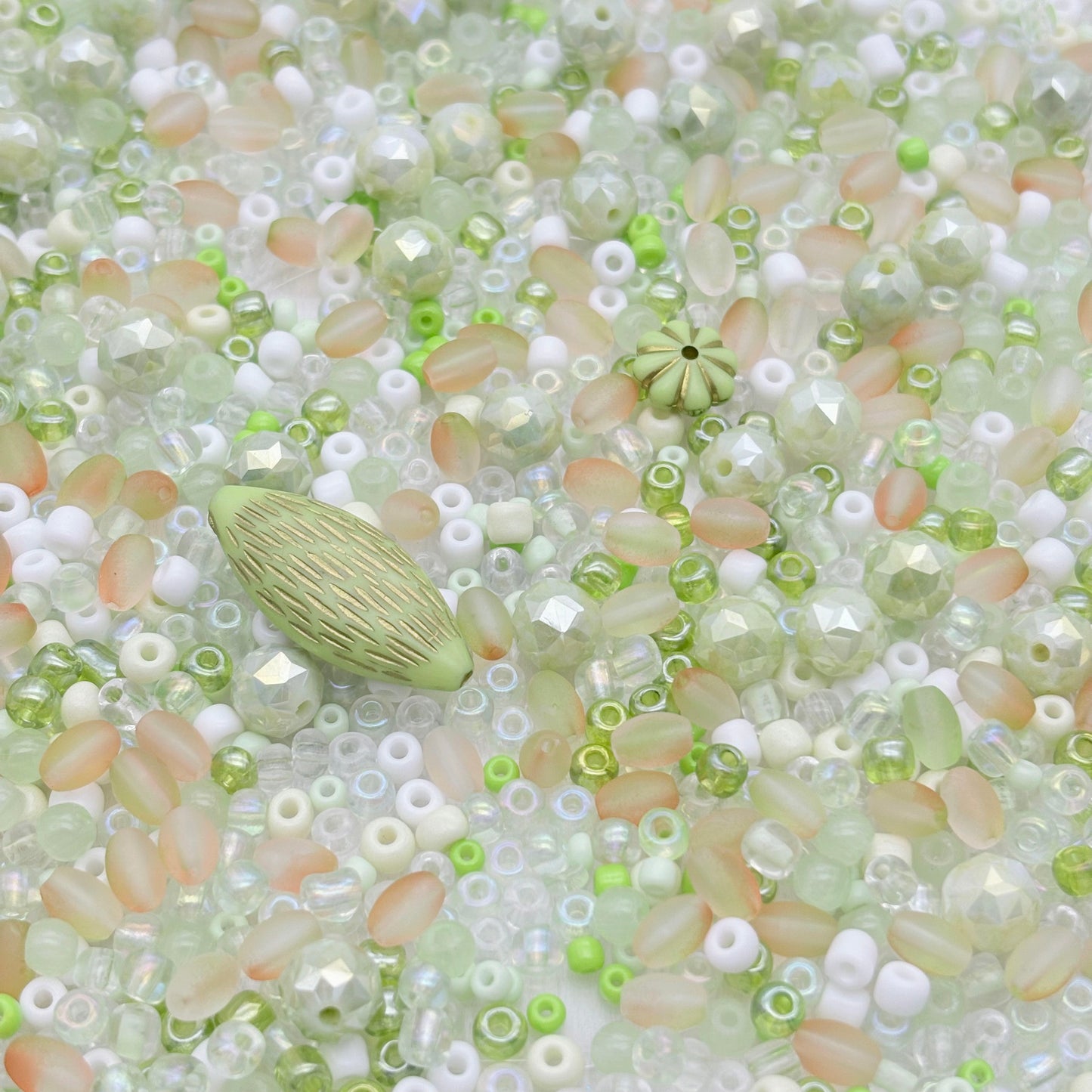 [M22]春芽の霧色・ビーズミックス：小サイズ 30ml /50ml薄青とピンクの透けビーズ