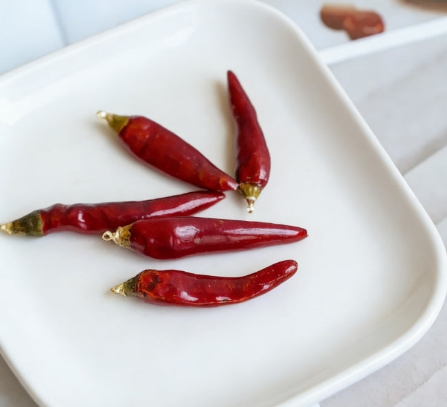 [R20]形韵の雑綴・花と唐辛子吊孔プラスチック串珠ミックス（2 個 / 4 個）