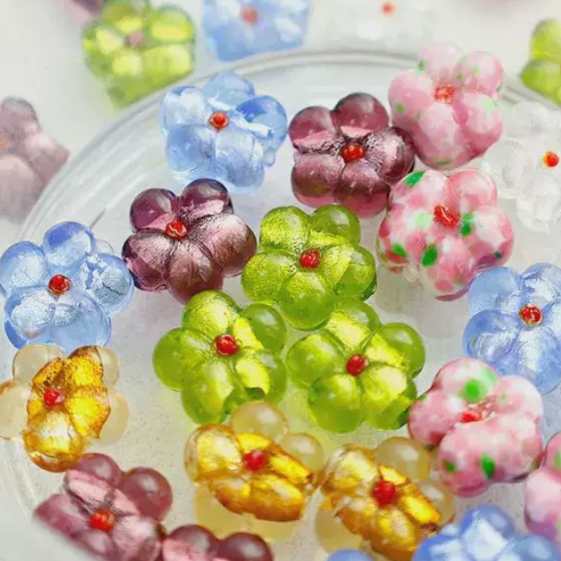 [開封] 各種穴付き花ビーズ DIY 手芸パーツ