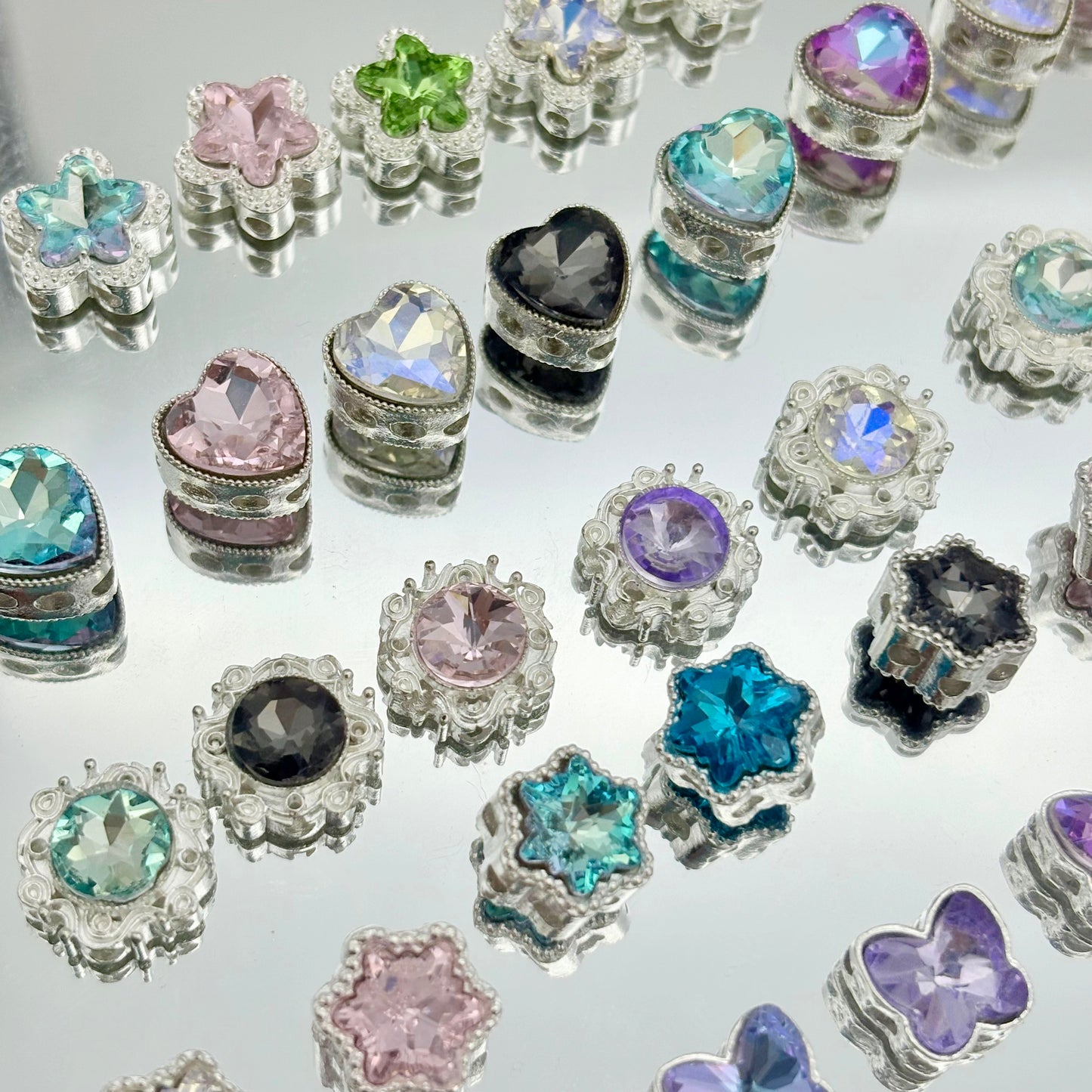 [T22-T23]多穴ビーズ（合金製）：蝶 / 星型 5 個 / 10 個 / 20 個 カラーミックス